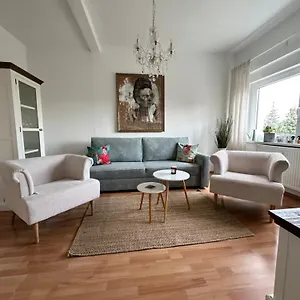Stilvoll Uebernachten Naehe Flughafen Porsche Messe Apartment Schkeuditz
