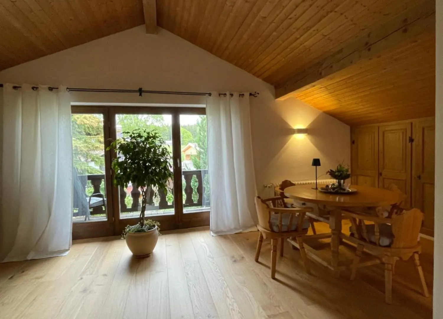Grosszuegige Alpenwohnung Im Dachgeschoss Bad Kohlgrub Germany